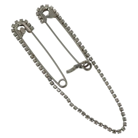 CHANEL Jewelry - CHANEL Brooch metal Silver CC Auth bs26775